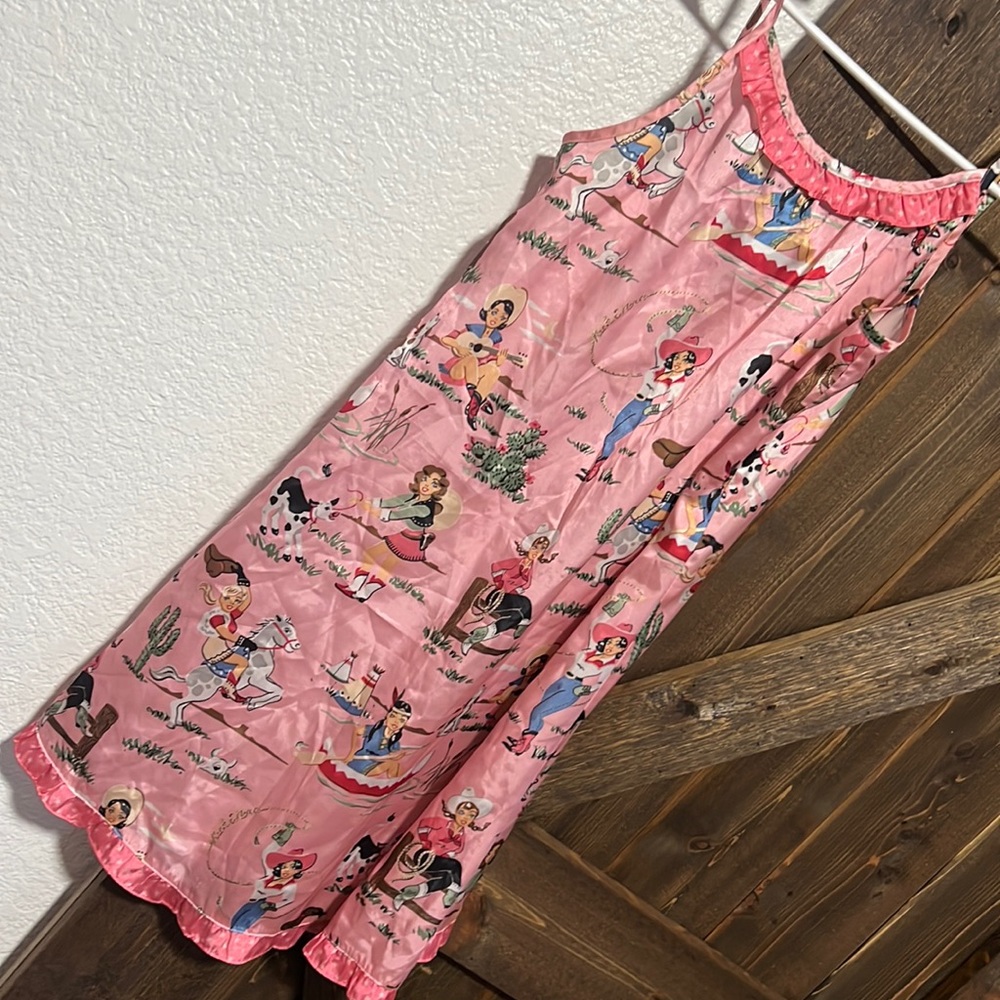 Western sleep dress, xk but fits like a small medium
